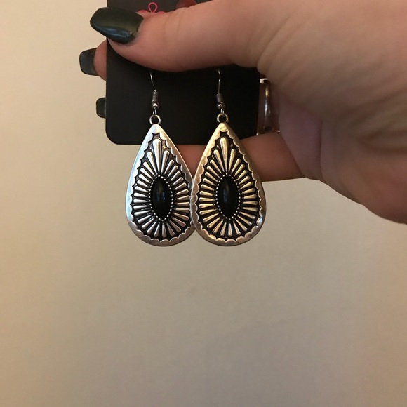 9 pairs of earrings 60$!! - Picture 6 of 8